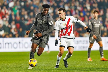 Aurelien Tchouameni, Pedro Diaz, Estadio de Vallecas 'taki Rayo Vallecano ve Real Madrid FC takımları arasında LaLiga EA Spor Maçı sırasında görüldü.)