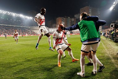 Abdul Mumin, Isi Palazon, Alvaro Garcia, Estadio de Vallecas 'taki Rayo Vallecano ve Real Madrid FC takımları arasında LaLiga EA SPORTS maçında gol attıktan sonra kutlama yaparken görüldü (Maciej Rogowski)