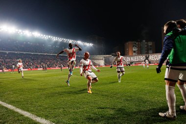 Abdul Mumin, Isi Palazon, Alvaro Garcia, Estadio de Vallecas 'taki Rayo Vallecano ve Real Madrid FC takımları arasında LaLiga EA SPORTS maçında gol attıktan sonra kutlama yaparken görüldü (Maciej Rogowski)