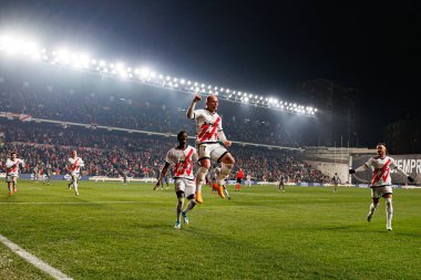 Abdul Mumin, Isi Palazon, Estadio de Vallecas 'taki Rayo Vallecano ve Real Madrid FC takımları arasındaki LaLiga EA SPORTS maçında gol attıktan sonra kutlama yaparken görüldü (Maciej Rogowski)