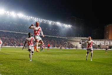 Abdul Mumin, Isi Palazon, Estadio de Vallecas 'taki Rayo Vallecano ve Real Madrid FC takımları arasındaki LaLiga EA SPORTS maçında gol attıktan sonra kutlama yaparken görüldü (Maciej Rogowski)
