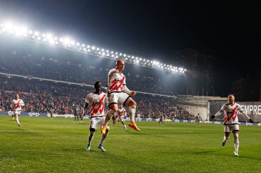 Abdul Mumin, Isi Palazon, Estadio de Vallecas 'taki Rayo Vallecano ve Real Madrid FC takımları arasındaki LaLiga EA SPORTS maçında gol attıktan sonra kutlama yaparken görüldü (Maciej Rogowski)