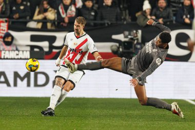 Florian Lejeune, Jude Bellingham, LaLiga EA SPORTS maçı sırasında Estadio de Vallecas 'ta Rayo Vallecano ve Real Madrid FC takımları arasında görüldü (Maciej Rogowski)