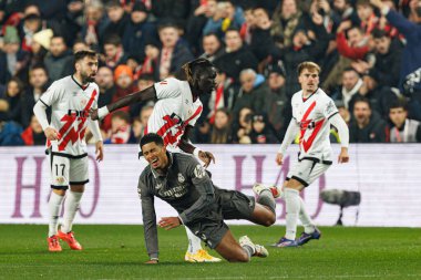 Ismaila Ciss, Jude Bellingham, LaLiga EA SPORTS maçı sırasında Estadio de Vallecas 'ta Rayo Vallecano ve Real Madrid FC takımları arasında görüldü (Maciej Rogowski)