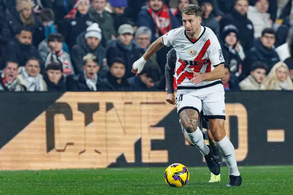 Estadio de Vallecas 'ta Rayo Vallecano ve Real Madrid FC takımları arasında oynanan LaLiga EA SPORTS maçı sırasında Florian Lejeune görüldü (Maciej Rogowski)