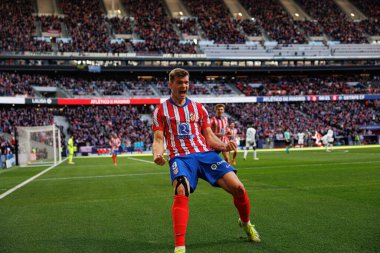 Alexander Sorloth, LaLiga EA SPORTS maçında Estadio Civitas Metropolitano 'daki Atletico de Madrid ve Getafe CF takımları arasında gol attıktan sonra kutlama yaparken görüldü (Maciej Rogowski)
