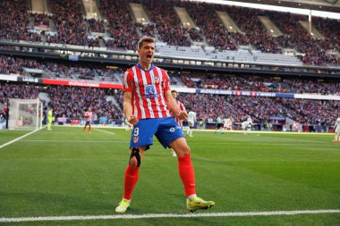 Alexander Sorloth, LaLiga EA SPORTS maçında Estadio Civitas Metropolitano 'daki Atletico de Madrid ve Getafe CF takımları arasında gol attıktan sonra kutlama yaparken görüldü.