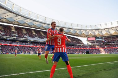 Alexander Sorloth ve Pablo Barrios, Estadio Civitas Metropolitano 'daki Atletico de Madrid ve Getafe CF takımları arasında oynanan LaLiga EA Spor maçında gol attıktan sonra kutlama yaparken görüldü.