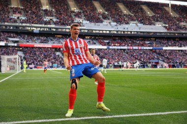 Alexander Sorloth, LaLiga EA SPORTS maçında Estadio Civitas Metropolitano 'daki Atletico de Madrid ve Getafe CF takımları arasında gol attıktan sonra kutlama yaparken görüldü.