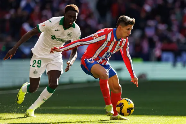 Coba Da Costa, Giuliano Simeone, Atletico de Madrid ve Getafe CF takımları arasında oynanan LaLiga EA SPORTS maçı sırasında Estadio Civitas Metropolitano 'da görüldü (Maciej Rogowski)
