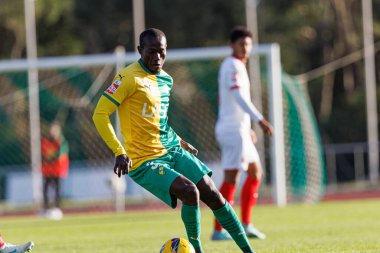 Chris Kouakou, Liga Portekiz 2 maçında CD Mafra ve CS Maritimo (Maciej Rogowski) takımları arasında görüldü)