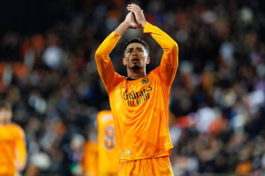 Jude Bellingham, Mestalla Stadyumu 'ndaki Valencia CF ve Real Madrid FC takımları arasındaki LaLiga EA SPORTS maçında gol attıktan sonra kutlama yaparken görüldü (Maciej Rogowski)