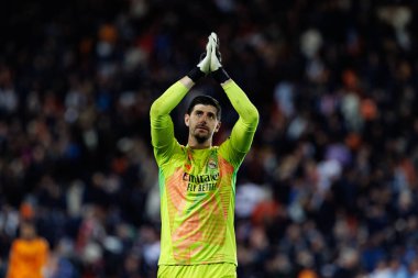 Mestalla Stadyumu 'ndaki Valencia CF ve Real Madrid FC takımları arasında oynanan LaLiga EA Spor Maçı sırasında Thibaut Courtois (Maciej Rogowski))