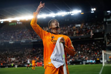 Jude Bellingham, Mestalla Stadyumu 'ndaki Valencia CF ve Real Madrid FC takımları arasındaki LaLiga EA SPORTS maçında gol attıktan sonra kutlama yaparken görüldü (Maciej Rogowski)