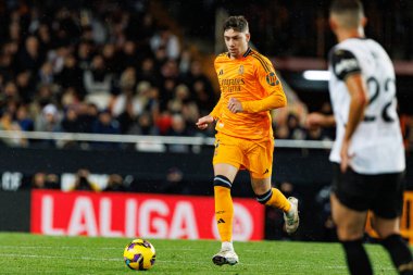 Federico Valverde, Mestalla Stadyumu 'ndaki Valencia CF ve Real Madrid FC takımları arasında oynanan LaLiga EA SPORTS maçı sırasında (Maciej Rogowski)