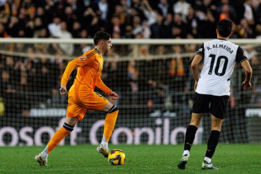 Federico Valverde, Mestalla Stadyumu 'ndaki Valencia CF ve Real Madrid FC takımları arasında oynanan LaLiga EA SPORTS maçı sırasında (Maciej Rogowski)