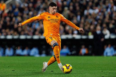Federico Valverde, Mestalla Stadyumu 'ndaki Valencia CF ve Real Madrid FC takımları arasında oynanan LaLiga EA SPORTS maçı sırasında (Maciej Rogowski)