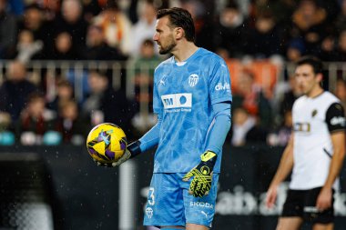 Mestalla Stadyumu 'ndaki Valencia CF ve Real Madrid FC takımları arasında oynanan LaLiga EA SPORTS maçı sırasında Dimitrievski' yi çaldı (Maciej Rogowski)