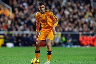 Mestalla Stadyumu 'ndaki Valencia CF ve Real Madrid FC takımları arasında oynanan LaLiga EA SPORTS maçı sırasında Dani Ceballos (Maciej Rogowski)