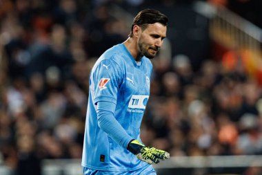 Mestalla Stadyumu 'ndaki Valencia CF ve Real Madrid FC takımları arasında oynanan LaLiga EA SPORTS maçı sırasında Dimitrievski' yi çaldı (Maciej Rogowski)