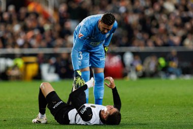 Mestalla Stadyumu 'ndaki LaLiga CF ve Real Madrid FC takımları arasında oynanan maç sırasında Dimitrievski ve Enzo Barrenchea' yı çaldı (Maciej Rogowski)