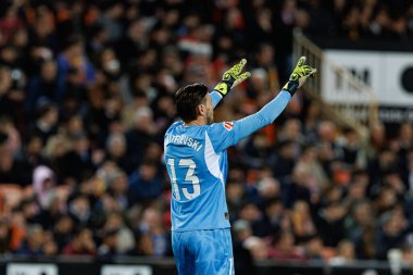 Mestalla Stadyumu 'ndaki Valencia CF ve Real Madrid FC takımları arasında oynanan LaLiga EA SPORTS maçı sırasında Dimitrievski' yi çaldı (Maciej Rogowski)