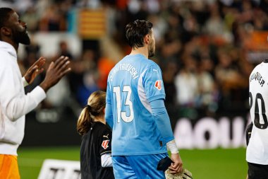 Mestalla Stadyumu 'ndaki Valencia CF ve Real Madrid FC takımları arasında oynanan LaLiga EA SPORTS maçı sırasında Dimitrievski' yi çaldı (Maciej Rogowski)