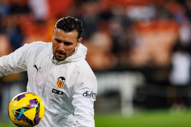 Mestalla Stadyumu 'ndaki Valencia CF ve Real Madrid FC takımları arasında oynanan LaLiga EA SPORTS maçı sırasında Dimitrievski' yi çaldı (Maciej Rogowski)
