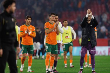 Pepelu, Jaume Domenech LaLiga EA SPORTS maçı sırasında Estadio Ramon Sanchez Pizjuan 'da Sevilla FC ve Valencia CF takımları arasında görüldü (Maciej Rogowski)