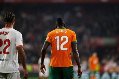 Estadio Ramon Sanchez Pizjuan 'da Sevilla FC ve Valencia CF takımları arasında LaLiga EA SPORTS maçı sırasında görülen Umar Sadiq (Maciej Rogowski)