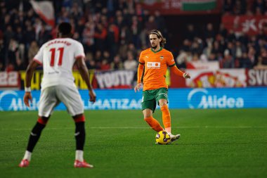 Yarek Gasiorowski, LaLiga EA SPORTS maçı sırasında Sevilla FC ve Valencia CF takımları arasında Estadio Ramon Sanchez Pizjuan (Maciej Rogowski)