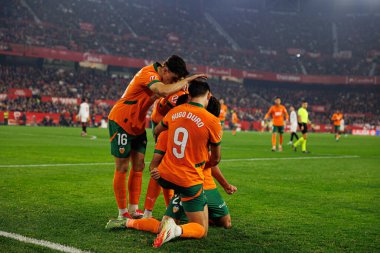 Hugo, Duro, Luis Rioja, Estadio Ramon Sanchez Pizjuan 'da (Maciej Rogowski) Sevilla FC ve Valencia CF takımları arasında oynanan LaLiga EA Spor maçında gol attıktan sonra kutlama yaparken görüldü.)