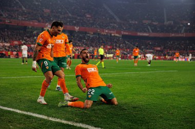 Hugo, Duro, Luis Rioja, Estadio Ramon Sanchez Pizjuan 'da (Maciej Rogowski) Sevilla FC ve Valencia CF takımları arasında oynanan LaLiga EA Spor maçında gol attıktan sonra kutlama yaparken görüldü.)