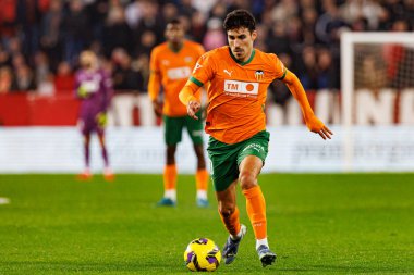 Andre Almeida, Sevilla FC ve Valencia CF takımları arasında Estadio Ramon Sanchez Pizjuan 'da (Maciej Rogowski)