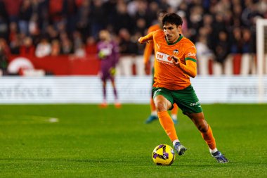Andre Almeida, Sevilla FC ve Valencia CF takımları arasında Estadio Ramon Sanchez Pizjuan 'da (Maciej Rogowski)
