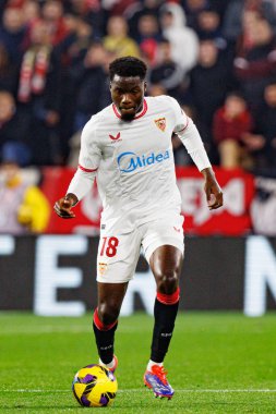 Lucien Agoume LaLiga EA SPORTS maçı sırasında Sevilla FC ve Valencia CF takımları arasında Estadio Ramon Sanchez Pizjuan (Maciej Rogowski)