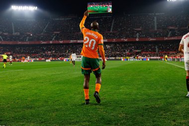 Dimitri Foulquier, LaLiga EA SPORTS maçı sırasında Sevilla FC ve Valencia CF takımları arasında Estadio Ramon Sanchez Pizjuan (Maciej Rogowski)