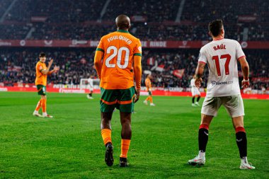Dimitri Foulquier, Saul LaLiga EA SPORTS maçı sırasında Sevilla FC ve Valencia CF takımları arasında Estadio Ramon Sanchez Pizjuan (Maciej Rogowski)
