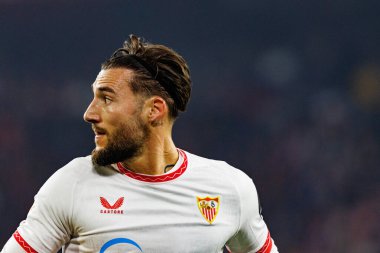 Nemanja Gudelj, LaLiga EA SPORTS maçı sırasında Sevilla FC ve Valencia CF takımları arasında Estadio Ramon Sanchez Pizjuan (Maciej Rogowski)