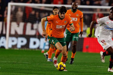 Javier Guerra, LaLiga EA SPORTS maçı sırasında Sevilla FC ve Valencia CF takımları arasında Estadio Ramon Sanchez Pizjuan (Maciej Rogowski)