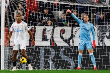 Orjan Nyland, Sevilla FC ve Valencia CF takımları arasında Estadio Ramon Sanchez Pizjuan 'da (Maciej Rogowski)