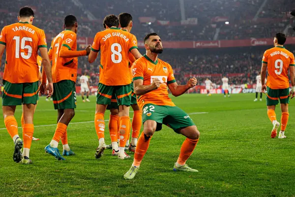 Luis Rioja, LaLiga EA SPORTS maçında Estadio Ramon Sanchez Pizjuan (Maciej Rogowski)