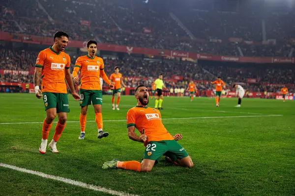 Luis Rioja, LaLiga EA SPORTS maçında Estadio Ramon Sanchez Pizjuan (Maciej Rogowski)