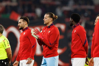 Nemanja Gudelj, Orjan Nyland, Sevilla FC ve Valencia CF takımları arasında Estadio Ramon Sanchez Pizjuan 'da (Maciej Rogowski)