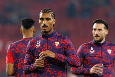 Loic Bade, Sevilla FC ve Valencia CF takımları arasında Estadio Ramon Sanchez Pizjuan 'da (Maciej Rogowski)