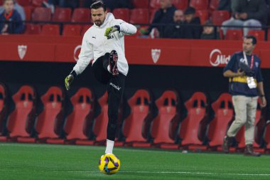 Estadio Ramon Sanchez Pizjuan (Maciej Rogowski) takımları arasında LaLiga EA SPORTS maçında görülen Dimitrievski 'yi çaldı.)