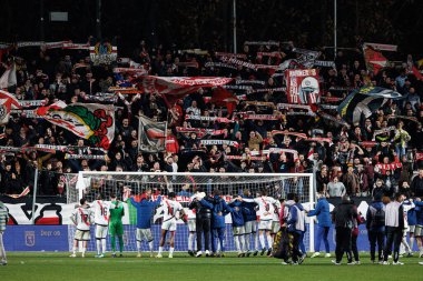Rayo 'nun oyuncuları ve taraftarları LaLiga EA SPORTS maçında Rayo Vallecano ve RC Celta de Vigo takımları arasında Estadio de Vallecas' ta (Maciej Rogowski)