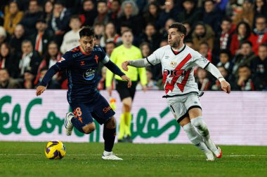 Fran Beltran ve Adrian Embarba, LaLiga EA SPORTS maçı sırasında Estadio de Vallecas 'ta Rayo Vallecano ve RC Celta de Vigo takımları arasında görüldü (Maciej Rogowski)