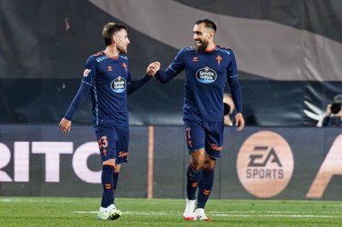 Oscar Mingueza ve Borja Iglesias, Estadio de Vallecas 'taki Rayo Vallecano ve RC Celta de Vigo (Maciej Rogowski) takımları arasındaki LaLiga EA SPORTS maçında gol attıktan sonra kutlama yaparken görüldü.)