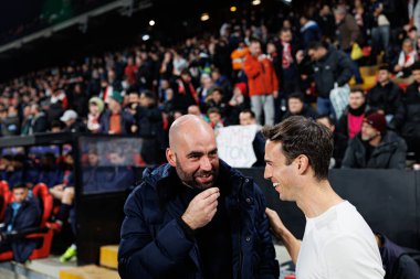 Claudio Giraldez ve Inigo Perez, LaLiga EA SPORTS maçı sırasında Estadio de Vallecas 'ta Rayo Vallecano ve RC Celta de Vigo takımları arasında görüldü (Maciej Rogowski)